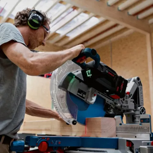 Bosch GCM 18V-305 GDC Professional Solo аккумуляторная торцовочная пила (без АКБ и ЗУ), 0601B43000