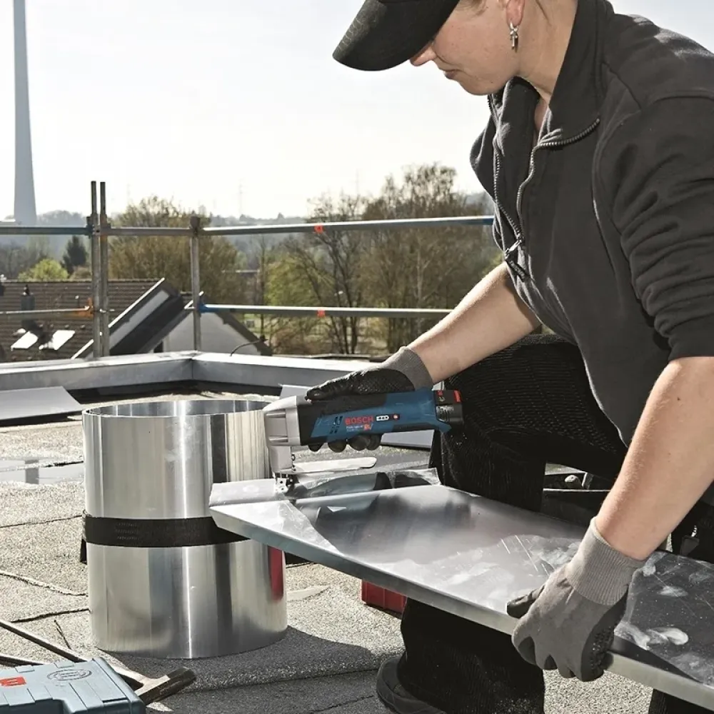 Bosch GSC 12V-13 Professional Solo аккумуляторные ножницы по металлу (без АКБ и ЗУ), 0601926105