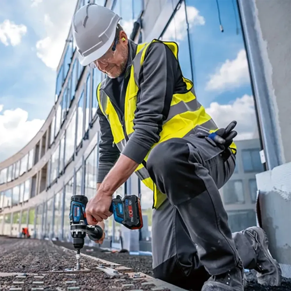 Bosch Professional GSR 18V-150 C (без АКБ и ЗУ) аккумуляторная дрель, 06019J5002