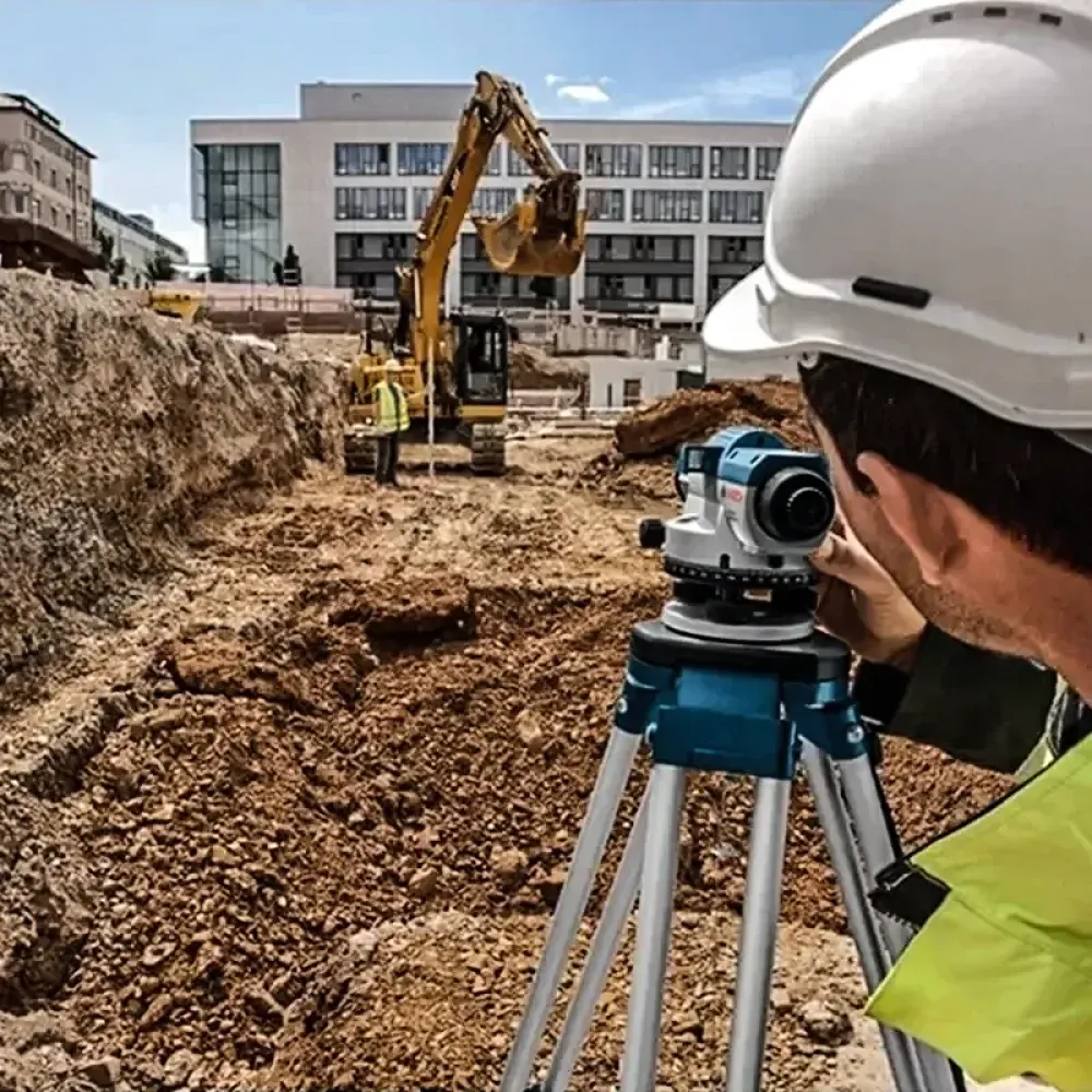 Bosch GOL 26 D Professional оптический нивелир + бленда, кейс, ключ, отвес и регулировочный штифт 0601068000